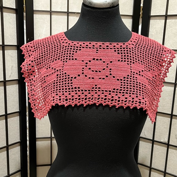 Chic  RICH Pink FLORAL DESIGN Crochet COLLAR HANDMADE SIZE 16x 19” - Picture 1 of 7